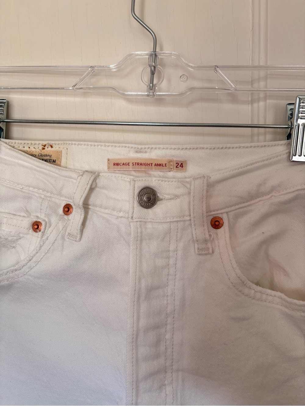 Levi’s White Ribcage Straight Ankle Jeans - Picture 2 of 4